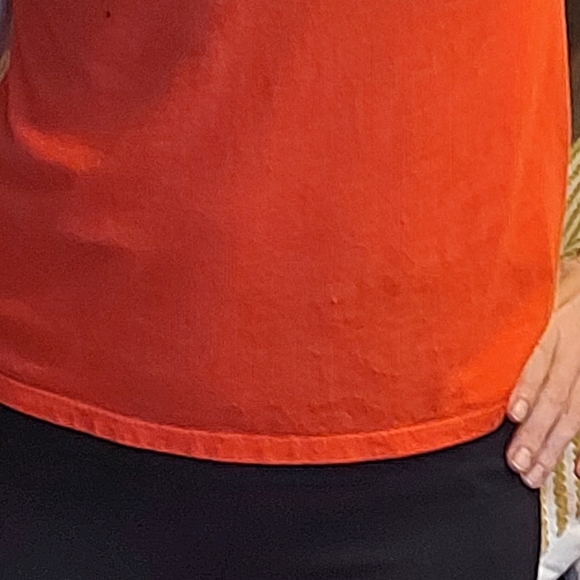 Red Guess t-shirt - Picture 4 of 10